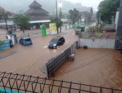 Banjir dan Longsor Terjang Sumedang Usai Diguyur Hujan 2 Jam