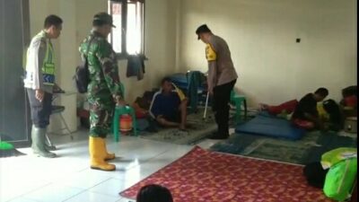 Rumah Terendam Banjir, Sejumlah Warga Dayeuhkolot Terpaksa Ngungsi
