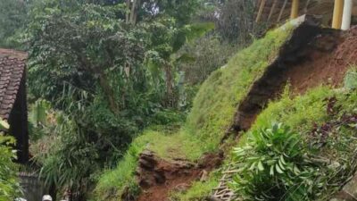 TPT Longsor Timpa Rumah