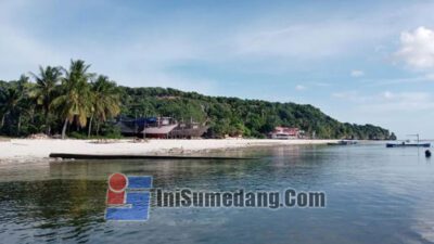 pantai Ujung Pandaran