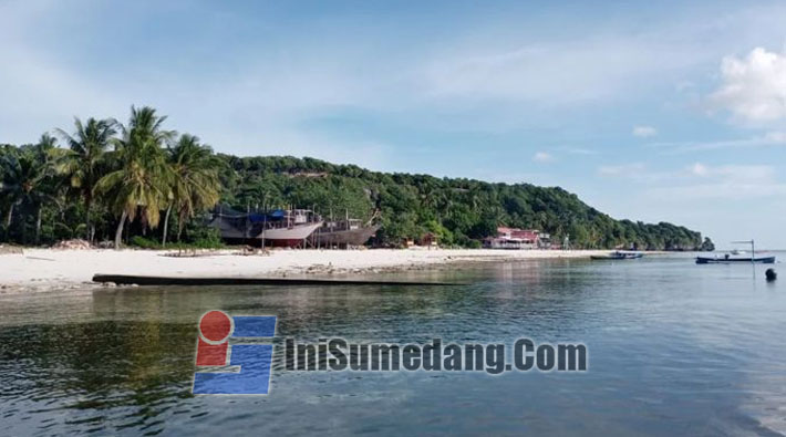 pantai Ujung Pandaran