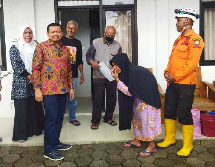Bantuan logistik untuk korban kebakaran