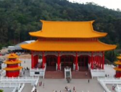 Jelajahi Keunikan Vihara Tri Dharma Bumi Raya di Kalimantan Barat