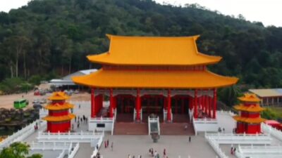 Jelajahi Keunikan Vihara Tri Dharma Bumi Raya di Kalimantan Barat