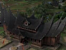 Istano Basa Pagaruyung merupakan salah satu tempat wisata yang wajib dikunjungi di Sumatera