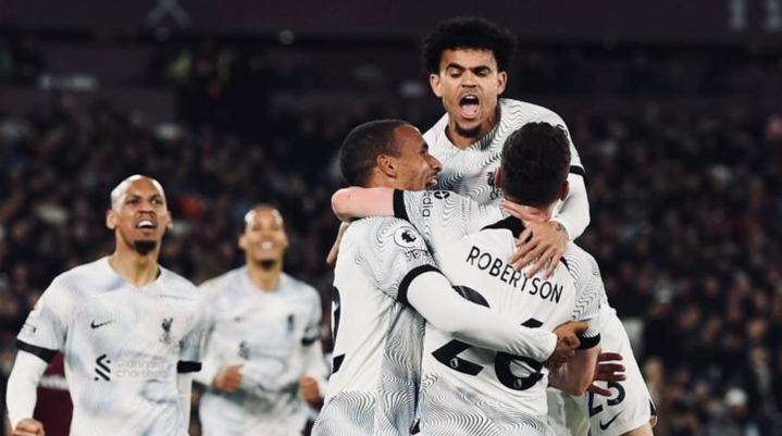 Liverpool Vs Tottenham Hotspur di Liga Premier