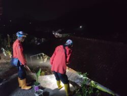 Longsor Terjang Wilayah di Sumedang, Dua Rumah Rusak, Satu Keluarga Harus Diungsikan