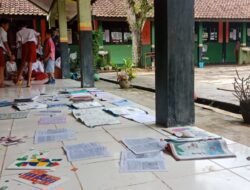 Langganan Banjir, Ratusan Buku Pelajaran Rusak Hingga KBM Terganggu di SD Corenda Sumedang