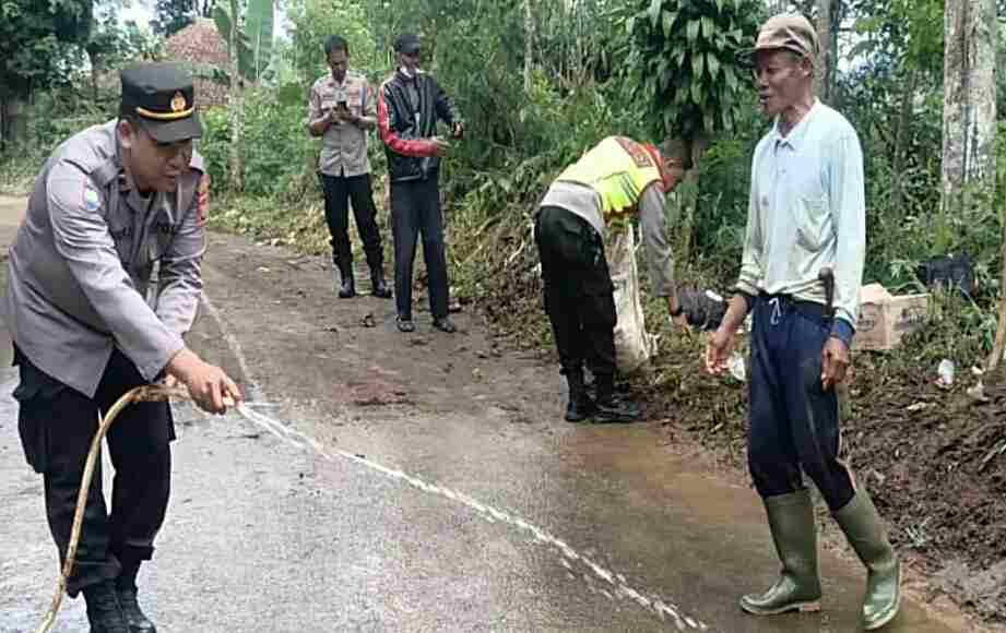 Jalan Sayuran Tertutup Lumpur