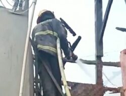 Diduga Korsleting Listrik, Rumah Dua Lantai di Dayeuhkolot Hangus Terbakar