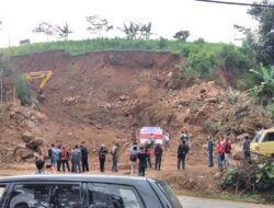 Cuaca Ekstrem, Camat Pamulihan Sumedang Perketat Patroli di Desa Bersama Relawan Bencana
