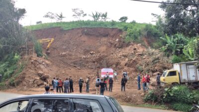 Cuaca Ekstrem, Camat Pamulihan Sumedang Perketat Patroli di Desa Bersama Relawan Bencana