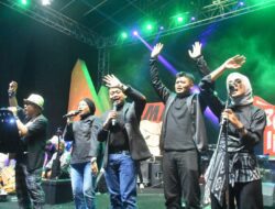 Gempur Rokok Ilegal, Lagu Runtah dari Doel Sumbang Menggema di Alun-alun Sumedang
