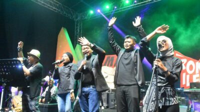 Gempur Rokok Ilegal, Lagu Runtah dari Doel Sumbang Menggema di Alun-alun Sumedang