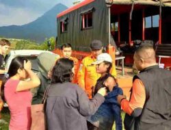 Tersesat di Kaki Gunung Bukit Tunggul, Tim SAR Berhasil Evakuasi Pelari Wanita