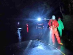 Longsor di Rancakalong Tutup Sebagian Badan Jalan Penghubung Sumedang-Subang