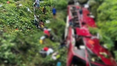 Bus masuk jurang di Guci