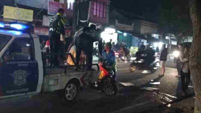 Nyalip Dari Kiri, Seorang Pelajar Asal Jatinangor Sumedang Tergilas Truk Fuso Hingga Luka Berat