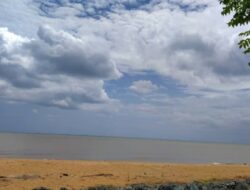 Menikmati Keindahan Asli Pantai Tabanio, Destinasi Wisata Baru di Kalimantan Selatan