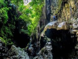 Menikmati Keindahan Alam Jawa Barat: Green Canyon dan Kawah Putih