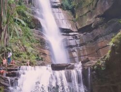 Menikmati Keindahan Air Terjun Riam Dait di Kalimantan Barat