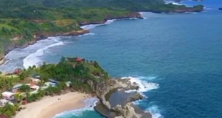 Pantai Klayar Jawa Timur