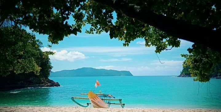 Teluk Hijau Jawa Timur