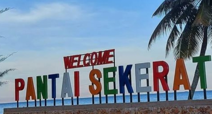 Pesona Alam Pantai Sekerat