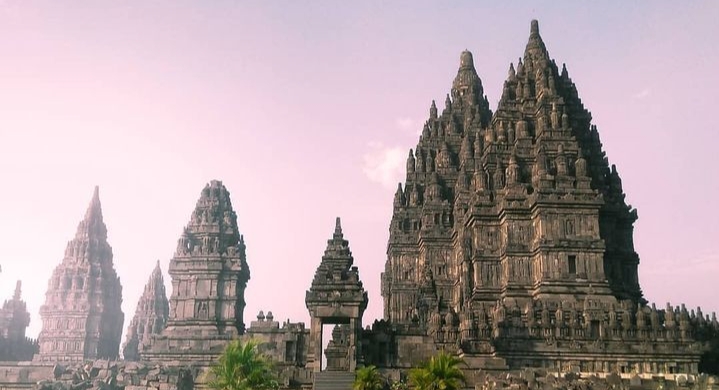 Menjelajahi Keindahan Candi Sewu, Jawa Tengah