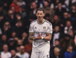 Tottenham Hotspur Mengejar Robin Koch dari Leeds United