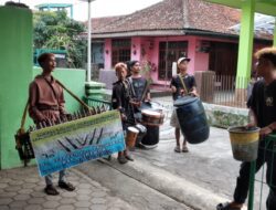 Tak Disangka Pengamen Angklung Ini Dapat Omzet Rp1.5 Sampai Rp2 Juta Per hari
