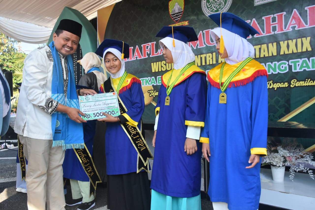Wisuda Santri