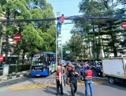Bandung Diklaim Sudah Tak Semrawut Kabel Udara Melintang di Tengah Jalan