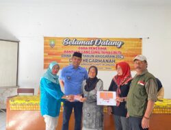 Pemdes Hegarmanah Sumedang Salurkan BLT DD Triwulan 2 dan Insentif Linmas