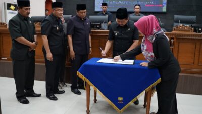 Akhir Masa Jabatan Bupati dan Wakil Bupati Dony-Erwan Resmi Diumumkan DPRD Sumedang