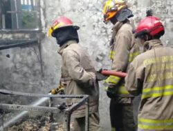 Kebakaran Landa Pabrik Plastik di Kawasan Cibuntu Bandung Kulon