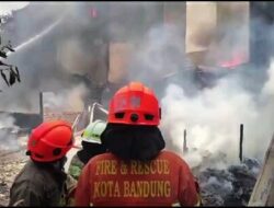 Amukan Api Lalap 9 Rumah di Kawasan Astanaanyar Bandung