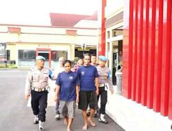 Kalungkan Senjata Tajam ke Leher Anggota Polisi, Dua Preman di Margahayu Ditangkap
