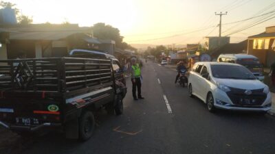 Angkot Berhenti Ditabrak Pikup di Sumedang, Penumpang Luka-luka, Kios Sawo Jadi Korban