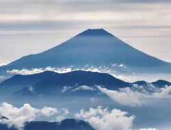 3 Gunung Indah di Jawa Barat yang Harus Dikunjungi oleh Pecinta Alam dan Pendaki