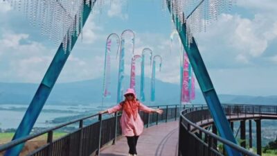 Menikmati Keindahan Alam dari Ketinggian di Taman Seribu Cahaya Waduk Jatigede Sumedang