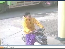 Aksi Pencurian Uang Kotak Amal Mesjid di Cikoneng Sumedang Terekam CCTV