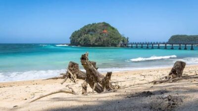 Pantai Balekambang Jawa Timur