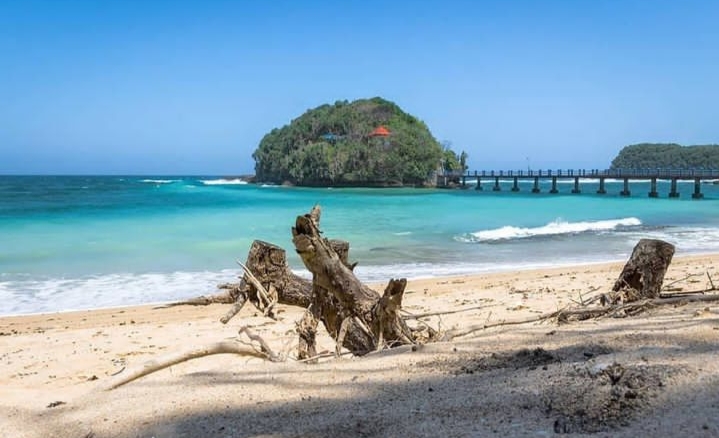 Pantai Balekambang Jawa Timur