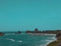 Pantai Papuma: Menikmati Keindahan Alam Memikat di Jawa Timur