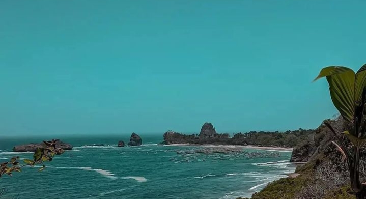 Pantai Papuma Jawa Timur