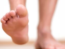 Foot Drop: Mengenali dan Mengatasi Gejala Gangguan Mengangkat Kaki Bagian Depan