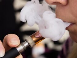 Efek Samping Penggunaan Vape: Bahaya Bagi Kesehatan Paru-Paru dan Tubuh