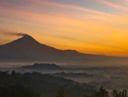 Menikmati Keindahan Alam dan Spiritualitas di Punthuk Setumbu, Destinasi Wisata yang Magis di Jawa Tengah