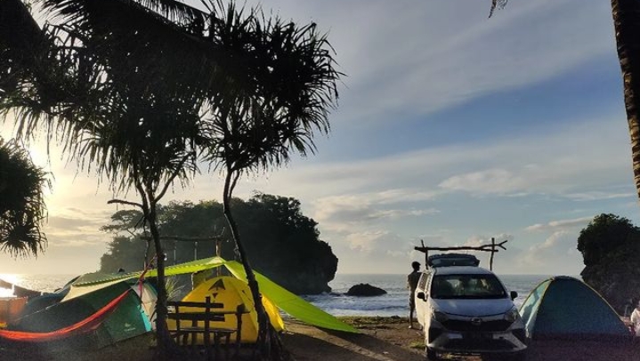 Pantai Madasari Jawa Barat